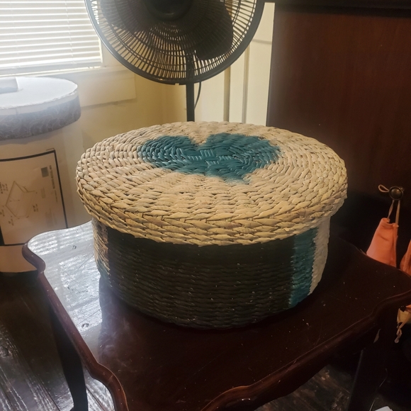 Handcrafted Basket with ❤️ design on lid - Picture 10 of 13